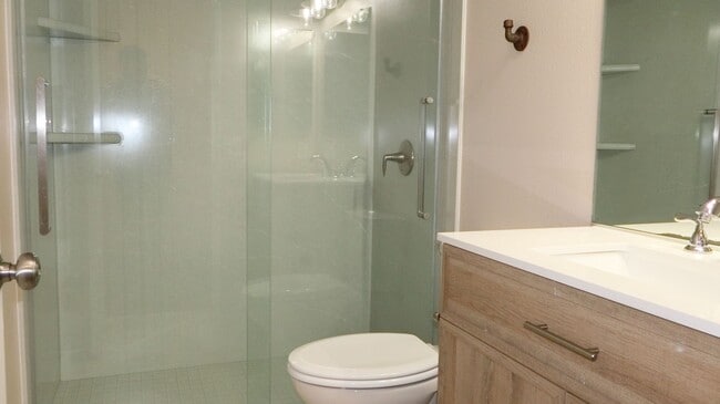 Building Photo - Beautiful 3 bedrooms corner unit condo located in Poway.