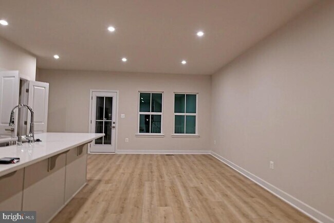 Building Photo - 9390 Tanfield Dr