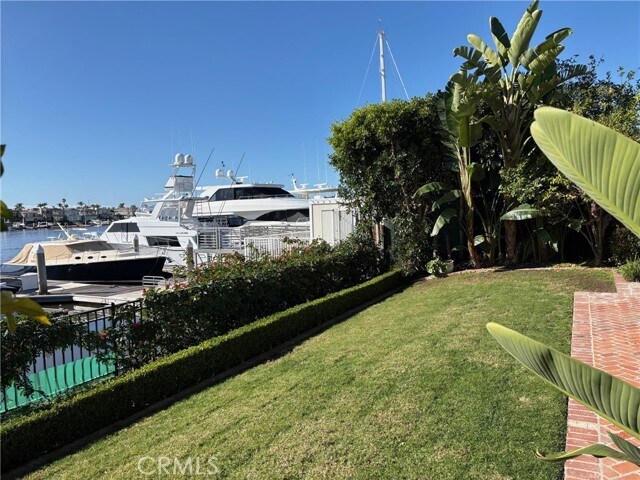 Building Photo - 2572 Bayshore Dr