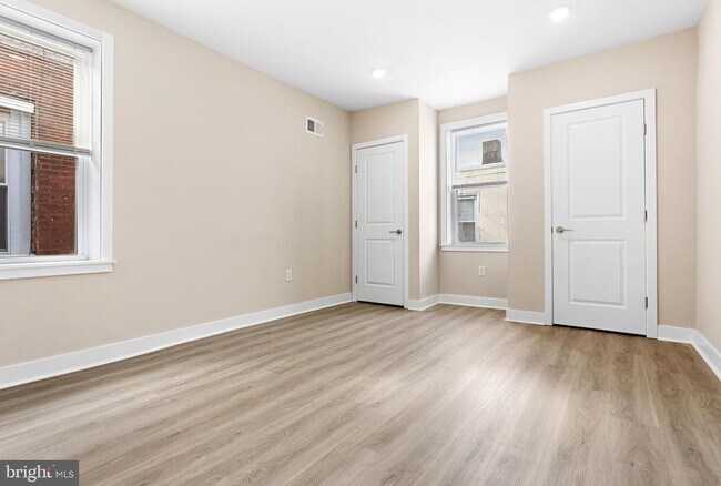 Building Photo - 806 S 56th St