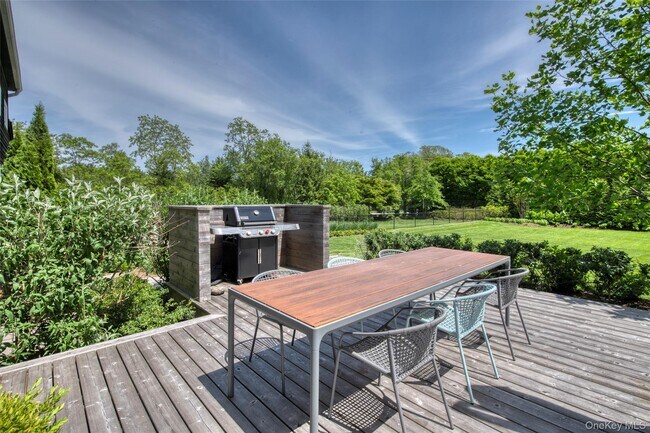 Building Photo - 745 Golf View Ct
