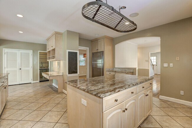 Building Photo - 5119 Manning Dr