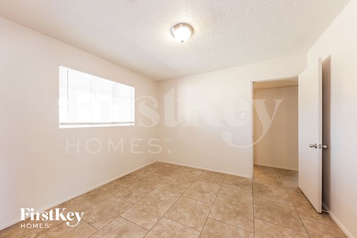 Building Photo - 2118 W Montebello Ave