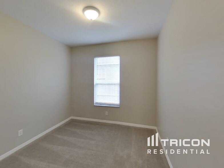 Building Photo - 10243 Goldenbrook Way