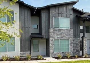Building Photo - 417 W 40 S