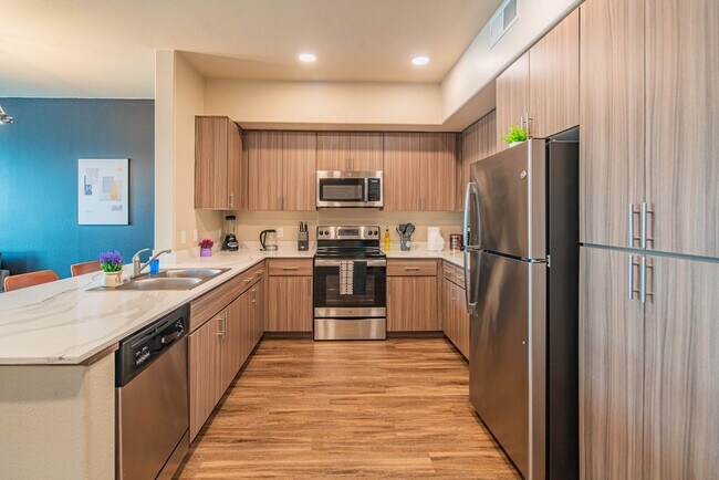 Building Photo - 2044 S Willow Creek Apartment