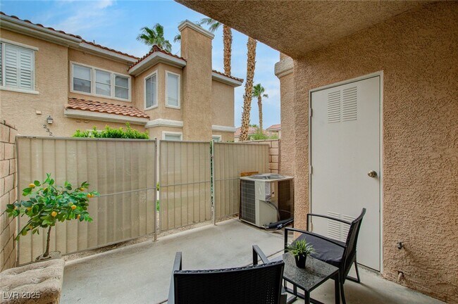 Building Photo - 251 S Green Valley Pkwy