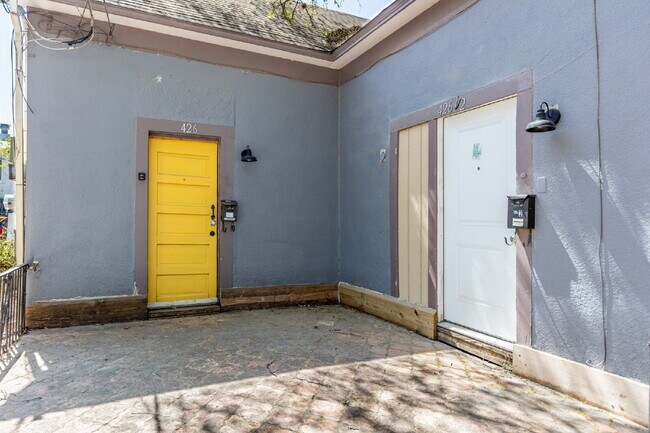 Building Photo - 426 W Woodlawn Ave