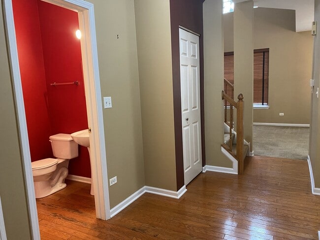 Building Photo - 2824 White Thorn Cir