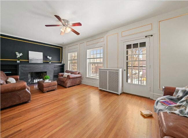 Building Photo - 1067 W Balmoral Ave