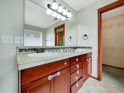 Building Photo - 4 Bed and 3 Bath Lake View Single-family Home is Available for Rent!