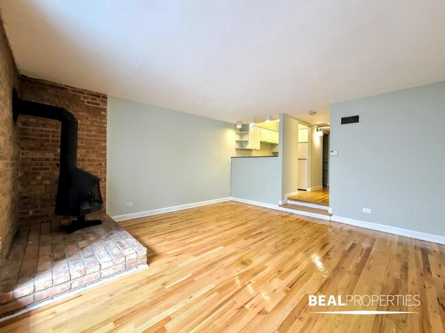 Building Photo - 0 bedroom in CHICAGO IL 60610