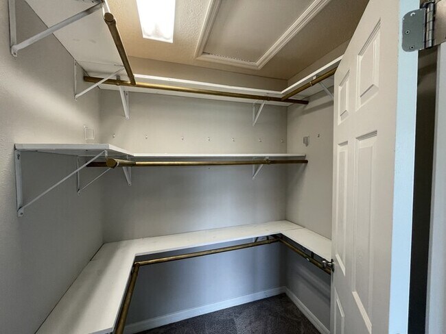 Building Photo - Coming Soon! Spacious 3/2.5 Townhome with ...