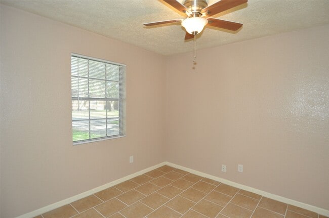 Building Photo - 4710 Pine St