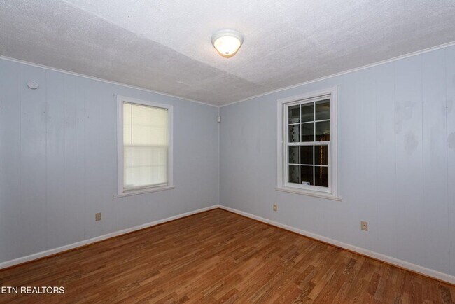 Building Photo - Maryville 37804 - 2 bedroom, 1 bath home w...