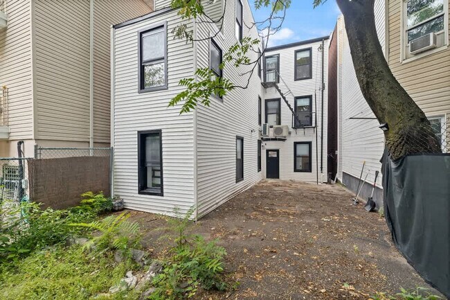 Building Photo - 115 Franklin St