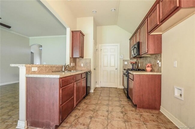 Building Photo - Savannah Place 3 Bed 2 Bath