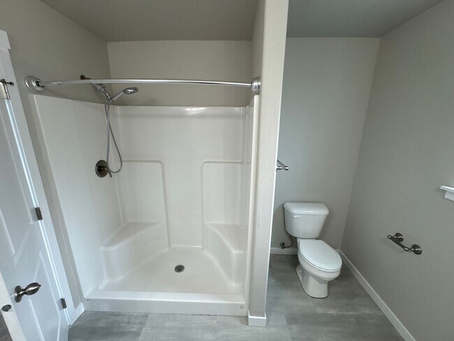 Building Photo - Stunning 3-Bedroom Home with Modern Comforts in a Quiet Neighborhood