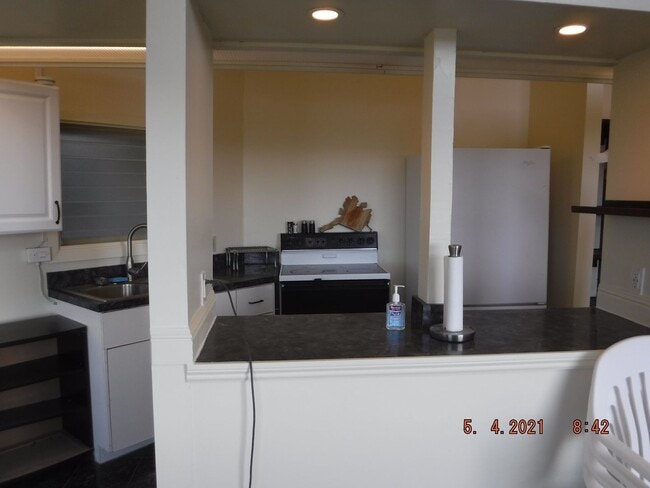 Building Photo - Kahala Hts Cottage 2 / 1 / garage