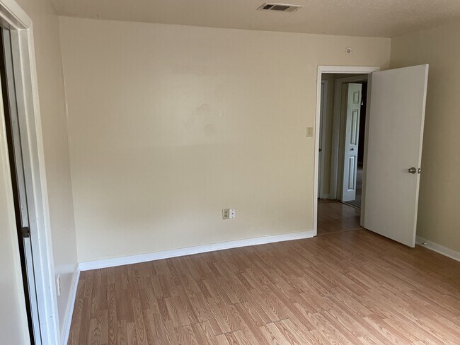 Building Photo - 1483 Wooddell Dr