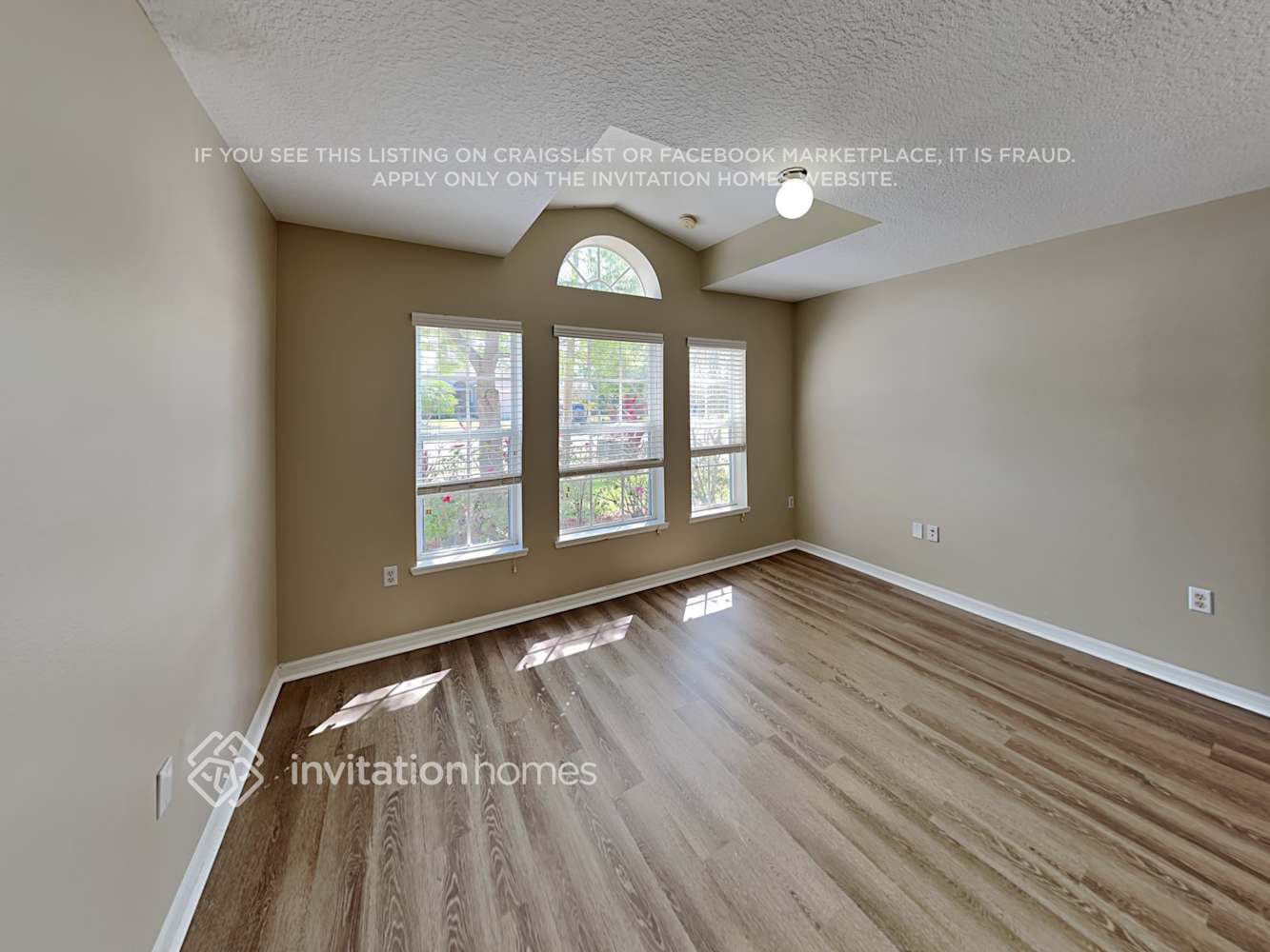 Building Photo - 5241 Silver Thistle Ln