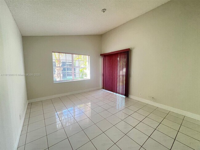 Building Photo - 435 Somerset Way