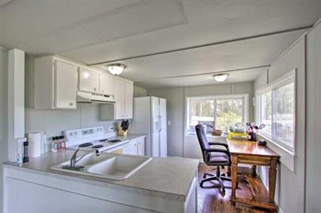 Building Photo - 8413-8417 Penny Lane