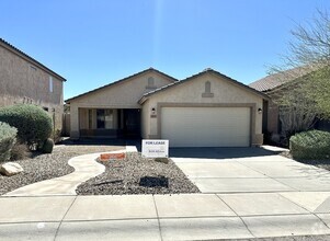 Building Photo - Fantastic single level split floor plan ho...