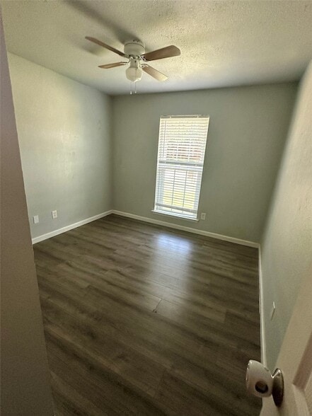 Building Photo - 6524 Blue Grass Dr