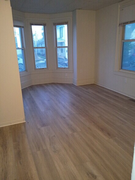 Building Photo - 349 Spruce St