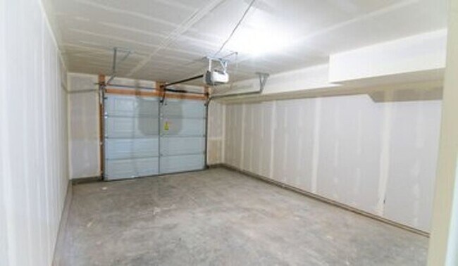 Building Photo - Gorgeous 3-Story 2021 Payton Model Townhom...