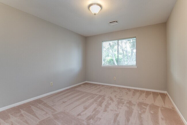 Building Photo - 2710 Double Lake Dr