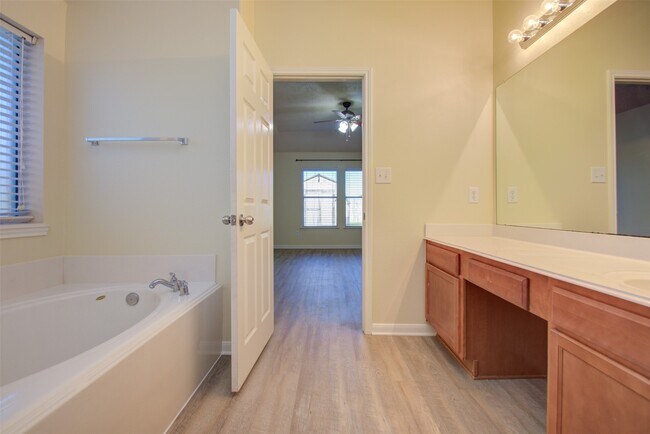 Building Photo - 14903 Lanai Dr