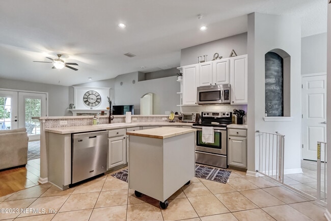 Building Photo - 12004 W Liberty Lake Dr