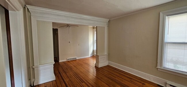 Building Photo - 834 Union St