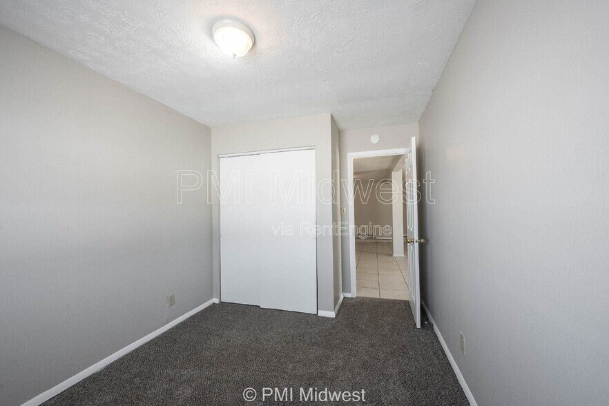 Building Photo - 4881 300W