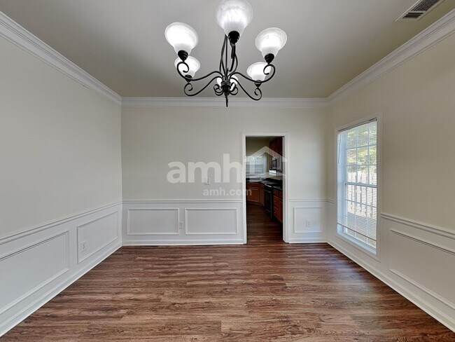 Building Photo - 383 Vine Mountain Way