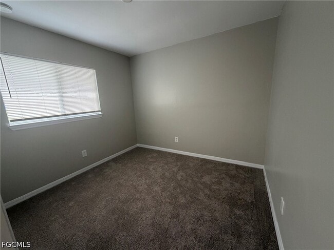 Building Photo - 704 Gilbert Ave S