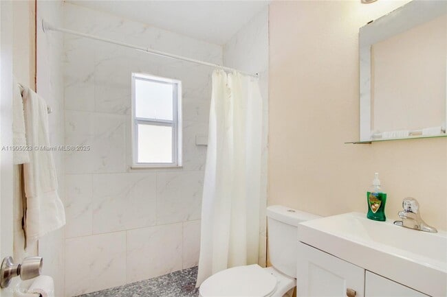 Building Photo - 518 SW 7th Ave