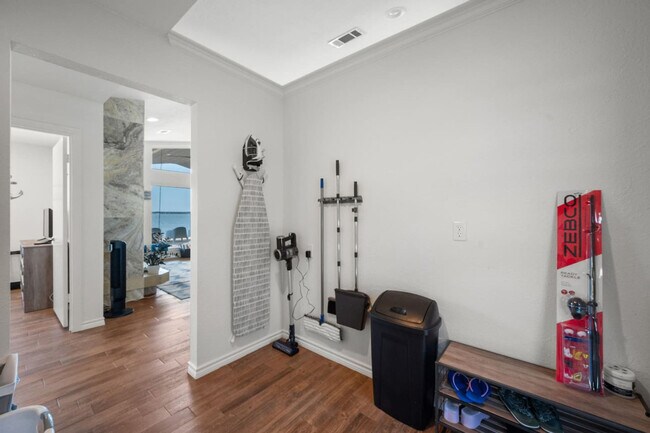 Building Photo - 1012 Chestnut Dr