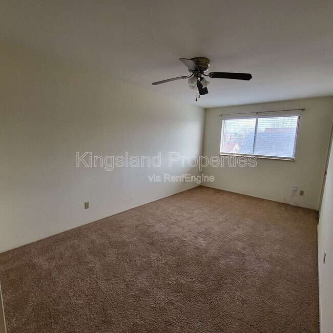 Building Photo - 5353 Walsh St