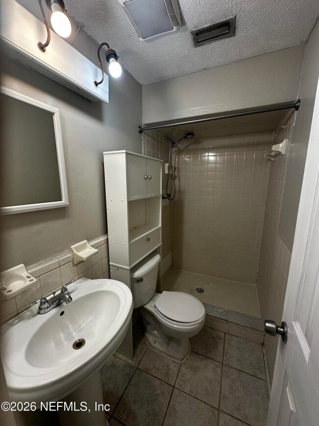 Building Photo - 577 Clermont Ave S