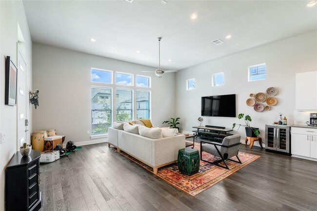 Building Photo - 6025 Seville Dr