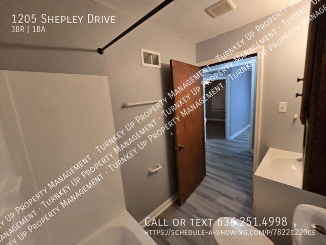 Building Photo - 1205 Shepley Dr