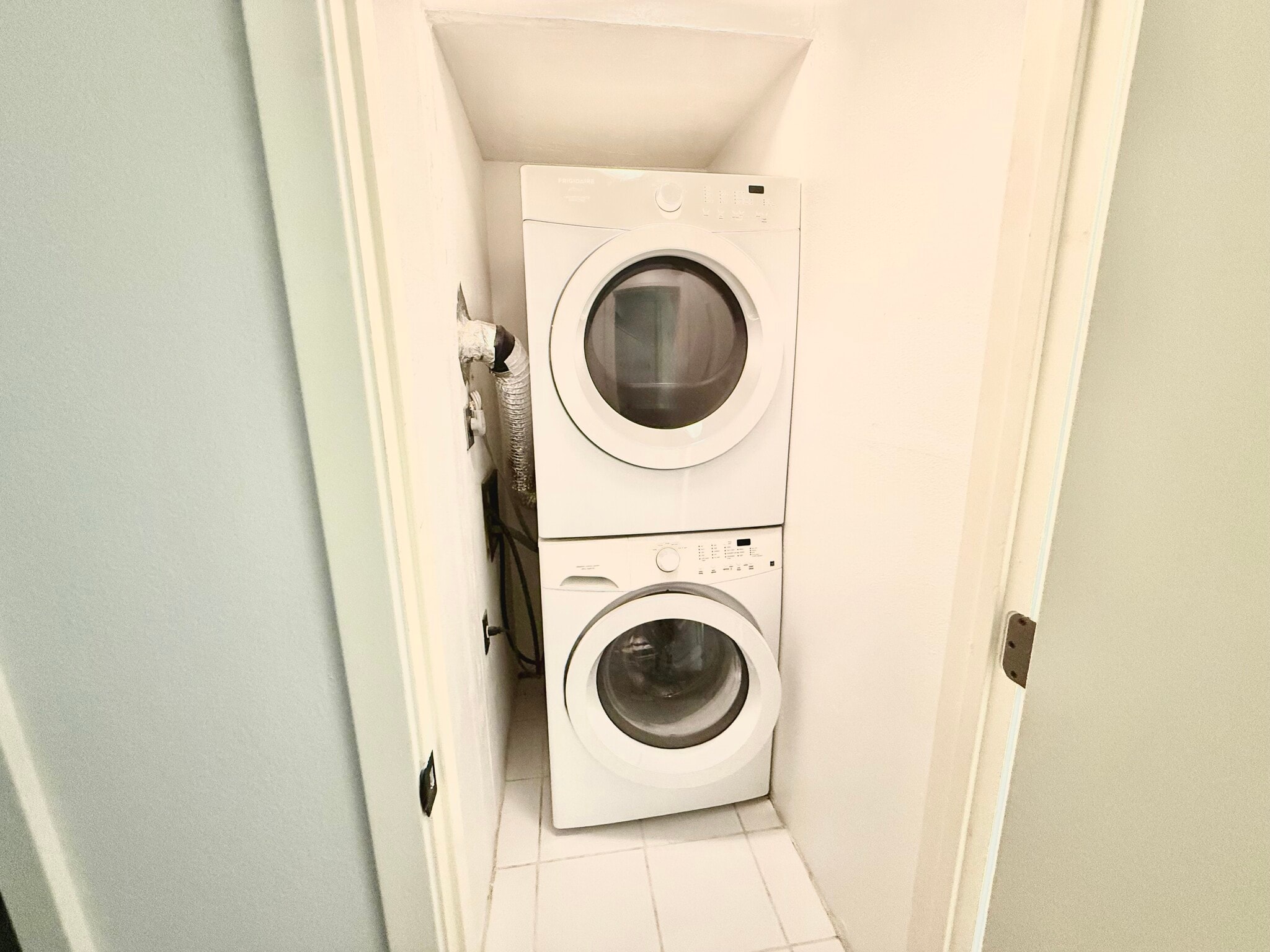 Building Photo - 2750 Holly Hall St