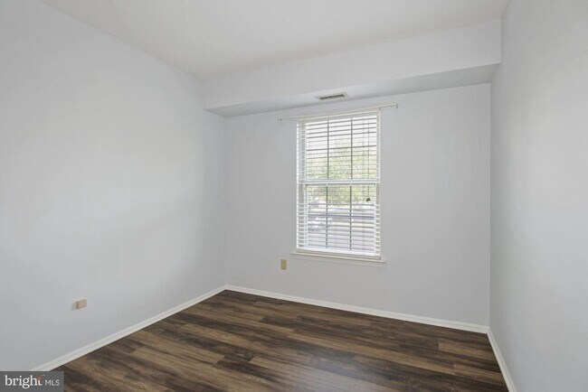 Building Photo - 1610 Society Pl