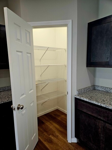 Building Photo - 928 Dishman Cir