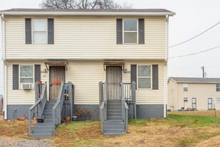 Building Photo - 2428 Woodale Ln