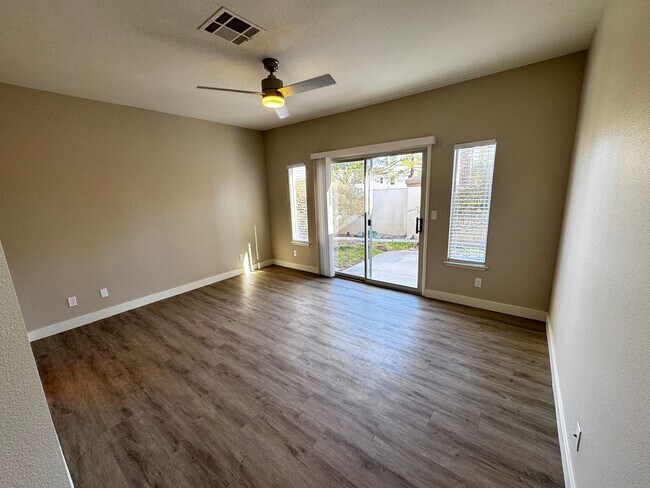 Building Photo - Quaint Home in the Beautiful Desert Shores Community!