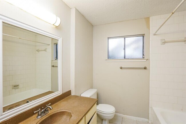 Building Photo - 8010 Goldengrove Dr